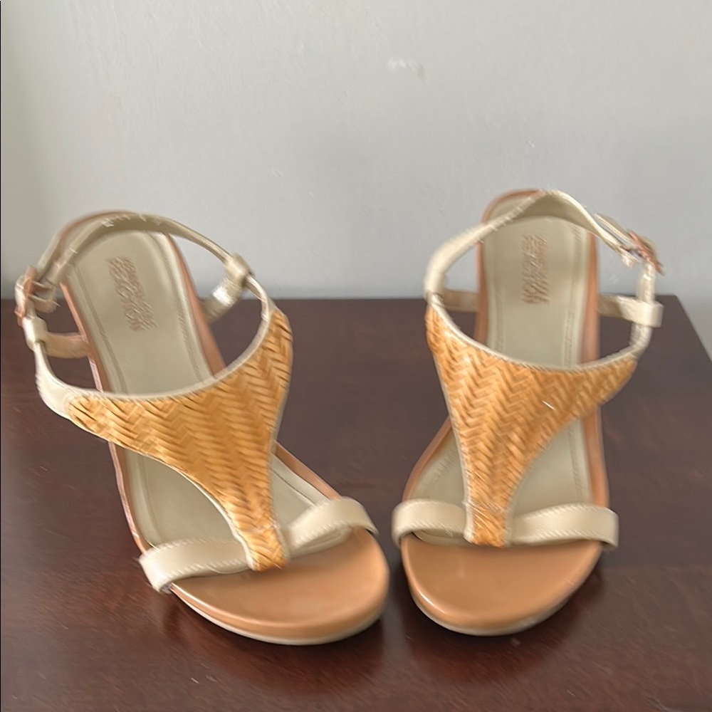 Kenneth Cole Reaction Cream and Tan T-Strap Sandals